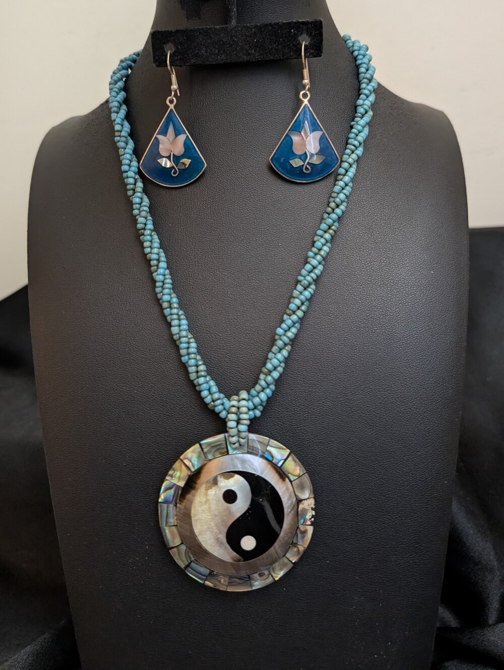 Yin Yang Mother of Pearl & Abalone Ying Yang Pendant Nrcklce & Mexico Alpaca Ear